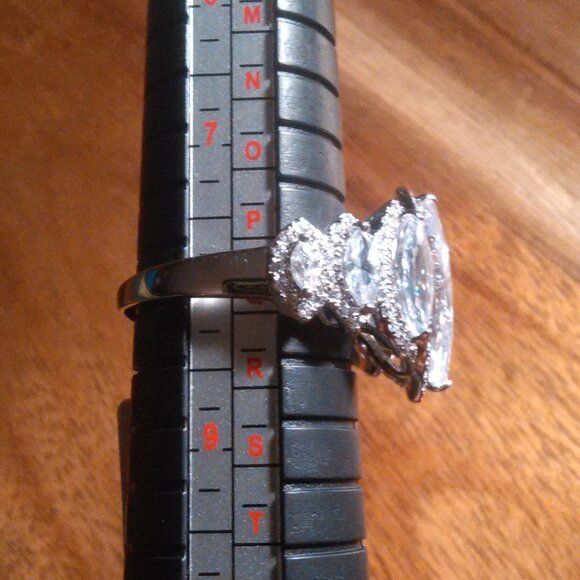 White Cubic Zirconia Sterling Silver Ring (Size 8) - Picture 3 of 15